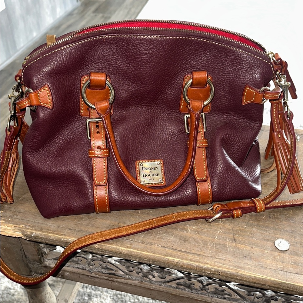 Dooney & Bourke hand bag